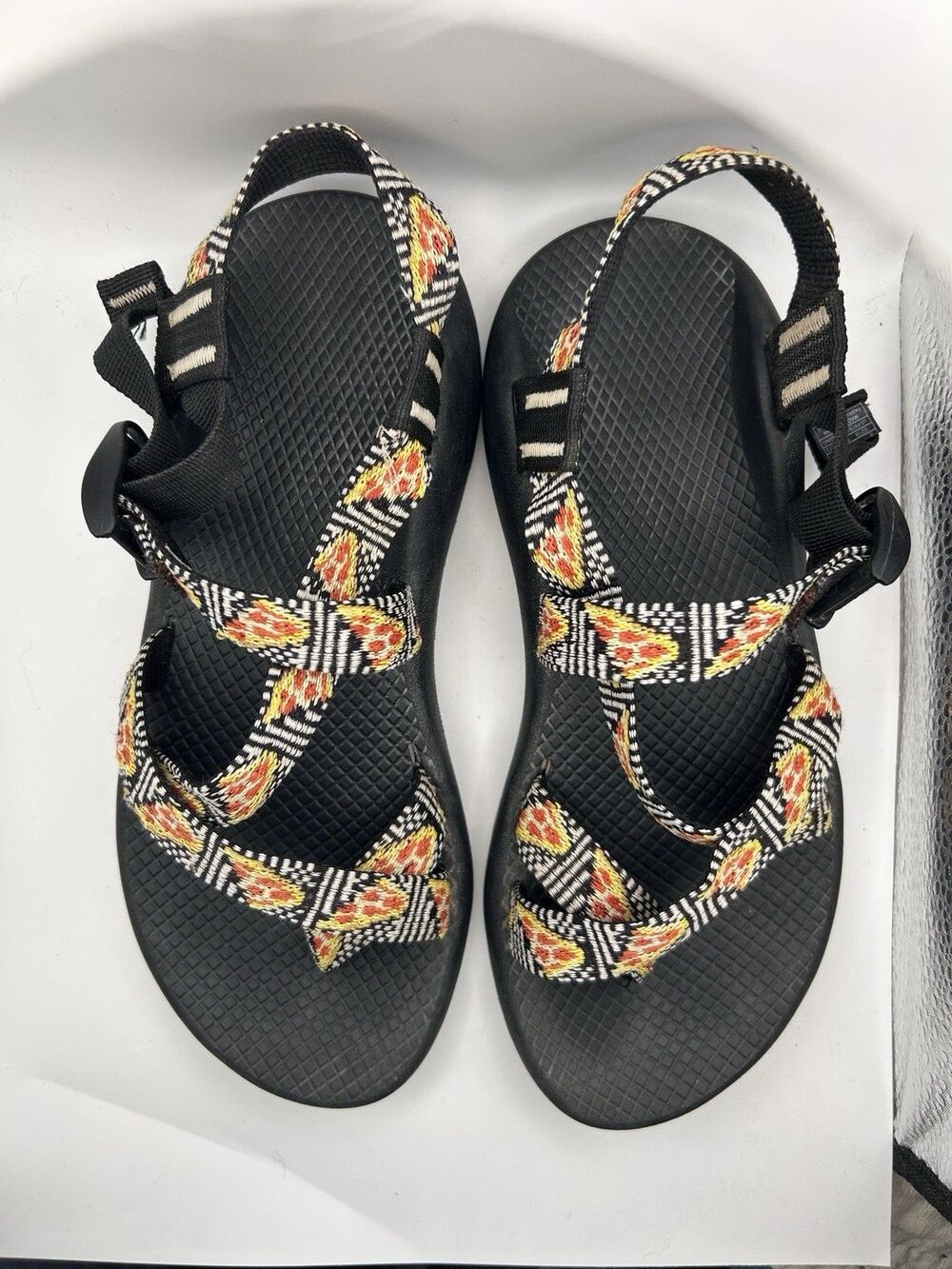 Chaco Z2 "Pizza Print" adjustable toe loop Outdoors hiking sandalWomens Sz 8